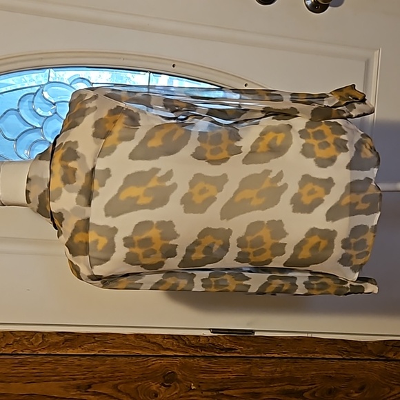 Equipment 100% Silk Blouse - Grey, Gold & White Print Sheer - Size Small - EUC - Picture 6 of 9